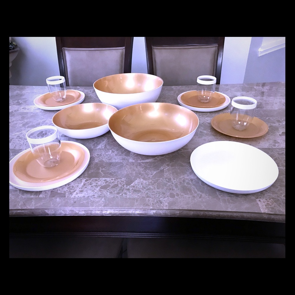 Tupperware Gold Chic Dining Set